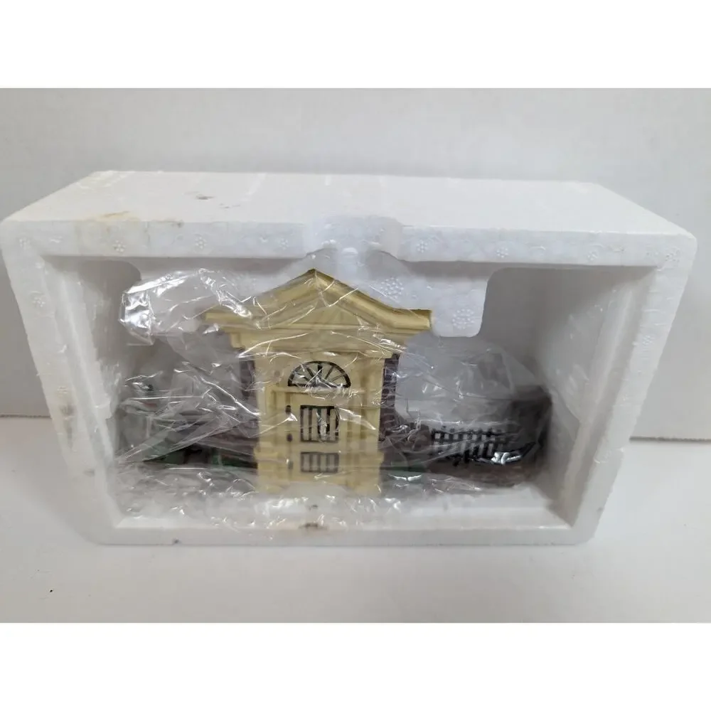 Dept 56 Heritage Collection Disney Parks Village Series OLDE WORLD ANTIQUES GATE